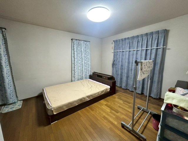 八街中古戸建ての洋室