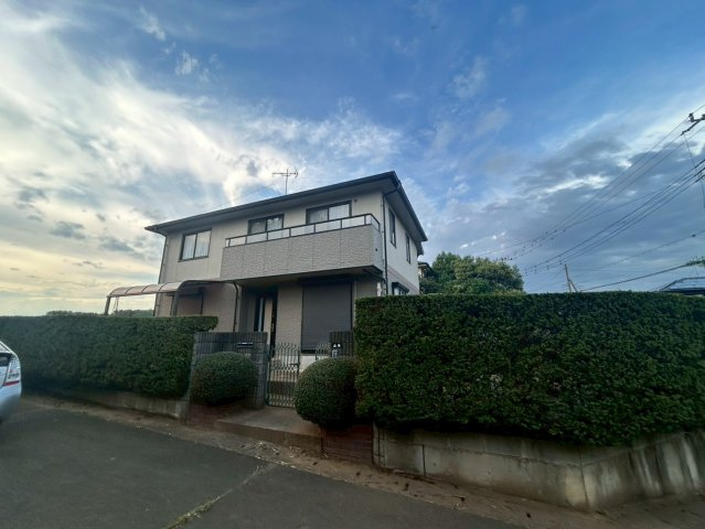 八街中古戸建ての前面道路含む現地写真