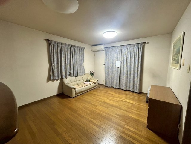 八街中古戸建ての居間・リビング