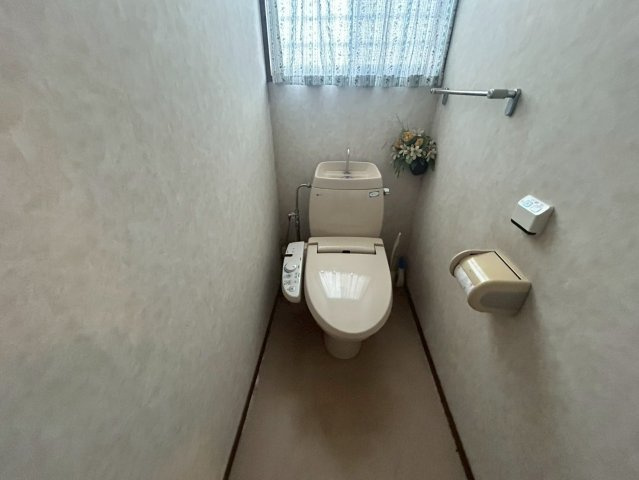 八街中古戸建てのトイレ