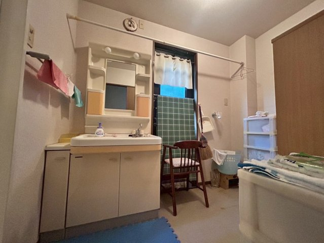 八街中古戸建ての独立洗面台