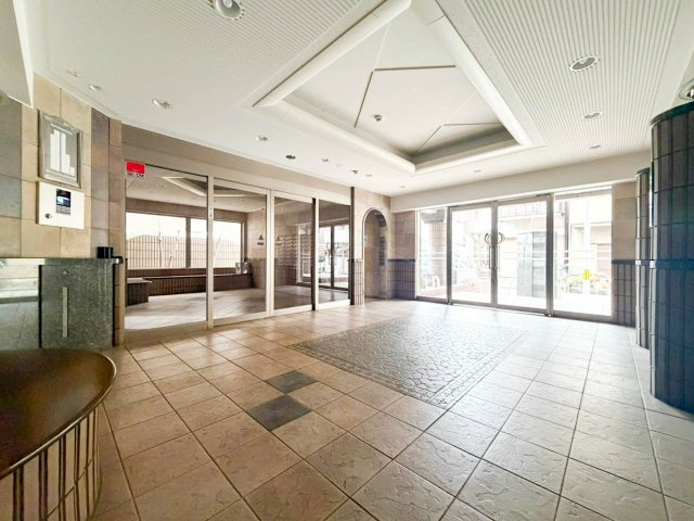 ライオンズマンション築地口弐番館のロビー|ゆとりのあるロビーです
