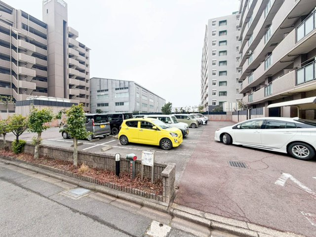 ライオンズマンション築地口弐番館の駐車場|駐車スペースもあります
