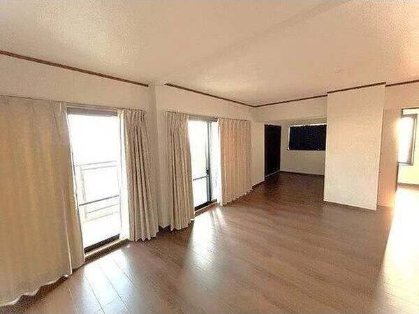 ライオンズマンション築地口弐番館の居間・リビング