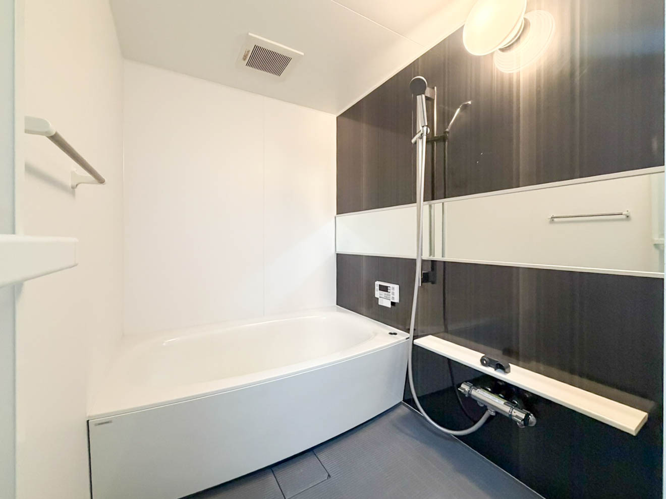 ライオンズマンション築地口弐番館の浴室|コンパクトで使いやすいお風呂です