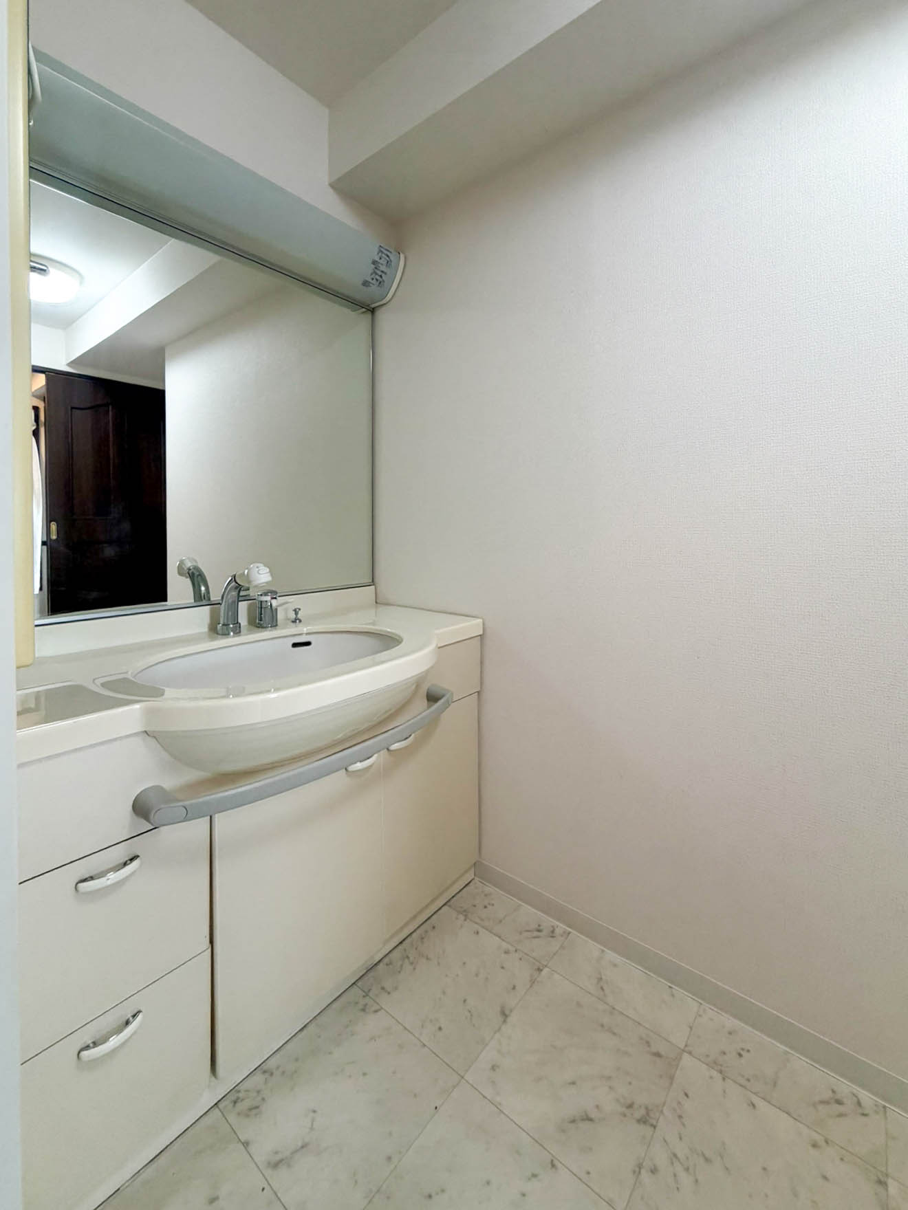 ライオンズマンション築地口弐番館の独立洗面台|独立洗面化粧台付き