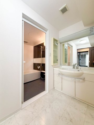 ライオンズマンション築地口弐番館の洗面所|洗面所です