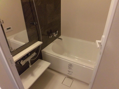 【浴室】 | グリシーヌ弥生 | 浴室乾燥機付きバス。