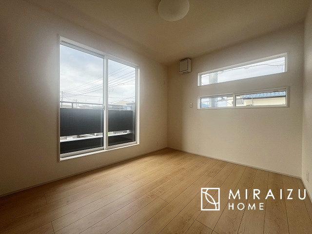 【収納】 | 収納力も自慢です。お洋服がお好きなお客様も多いですよね、衣替えをしなくてもお洋服をしまっておけそうなくらいの広さですね！
