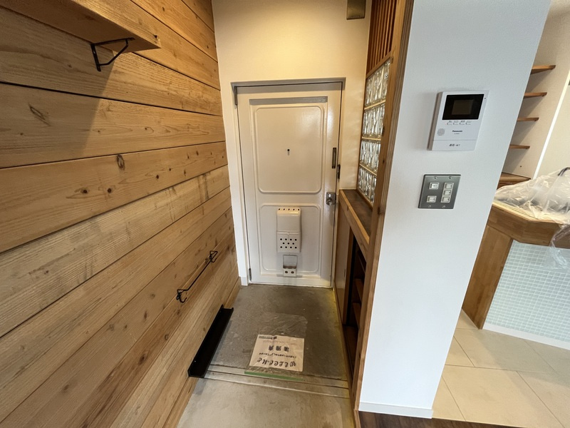 大桝マンションの玄関