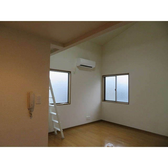 ＡＭＭＳ　ＯＫＡＭＵＲＡの居間・リビング