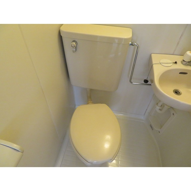 ＡＭＭＳ　ＯＫＡＭＵＲＡのトイレ|写真は別部屋です