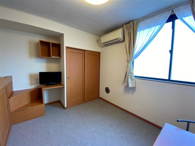 レオパレスハピネスの居間・リビング