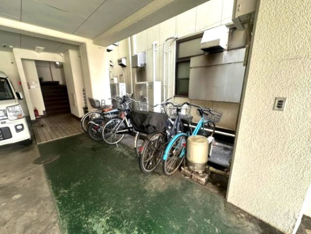 コーポステーションサイドコシべのエントランス