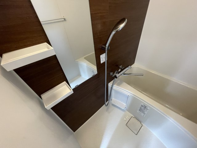 コンフォシード東坂下の浴室