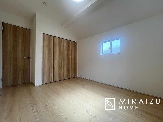 【洋室】 | 平日・休日問わず、いつでもご見学が出来ます♪☆実際に見て、触れて感じる安心のお住まい探しを体験して下さい♪☆物件情報だけでなく、地域の特色などなどエリア情報もお伝え出来たら嬉しいです♪
