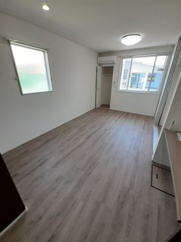 ルピナスの洋室