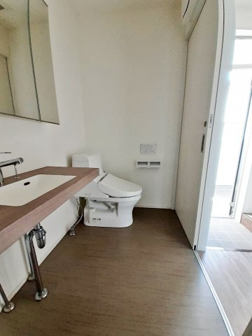 ルピナスの洗面所