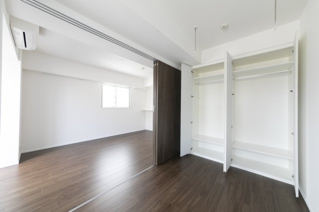 プラウドフラット浅草の洋室