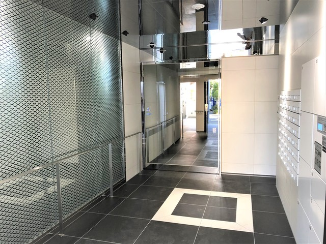 ジェノヴィア新中野スカイガーデンのエントランス