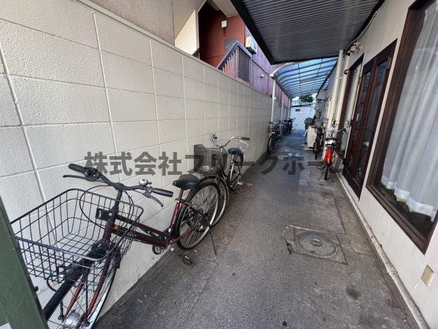 健生ビルの駐車場