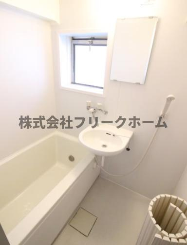 健生ビルの浴室