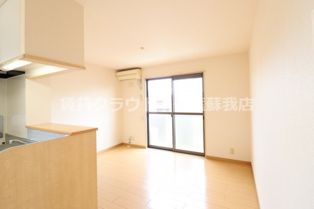 ピエルテル　六番館の居間・リビング|LDKは11帖の広々スペースです！