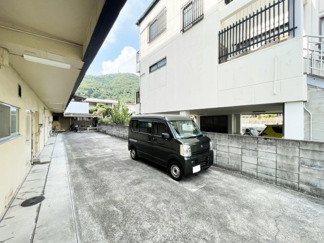 AWAマンションの駐車場