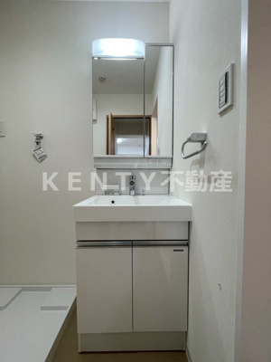 【独立洗面台】 | 東邦ビル多摩川 | 朝の支度にも助かる、独立の洗髪洗面化粧台