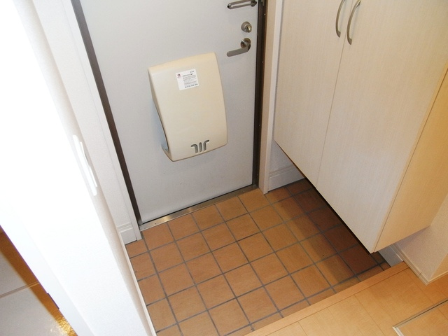 サニーレジデンスの玄関