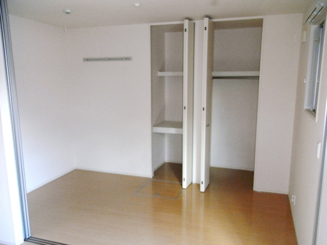 サニーレジデンスの居間・リビング