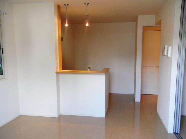 サニーレジデンスの居間・リビング