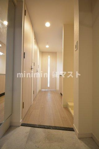 プレサンス福島ミッドエルの玄関