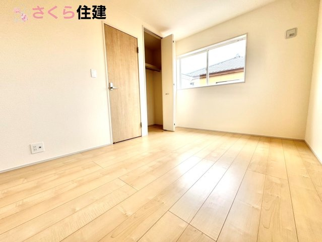 リーブルガーデン　第5小山西城南　1号棟の洋室|各部屋に収納あります！荷物が多い子育て世代や、趣味道具の多い方にもうれしいですね♪