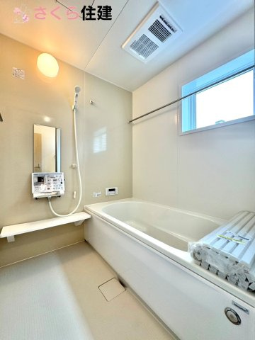 リーブルガーデン　第5小山西城南　1号棟の浴室|梅雨の時期は大活躍の浴室乾燥機！家族の数だけ増える洗濯物もしっかり乾かせます
