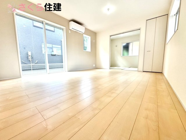 リーブルガーデン　第5小山西城南　1号棟の居間・リビング|広々１５帖LDLは南向きで日当たり良好。ゆったりとした時間の流れる開放的なくつろぎの空間
