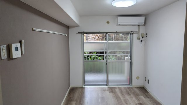 レヂオンス西武柳沢の洋室