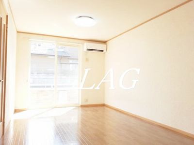 【居間・リビング】 | グレイスコート | 洋室のお部屋です。