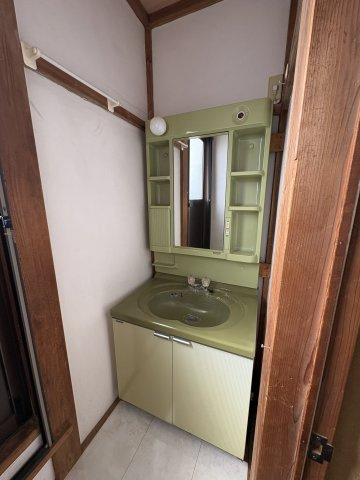 茂原市高師390貸家の独立洗面台|２階
