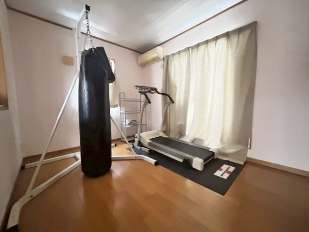 八街中古戸建ての洋室