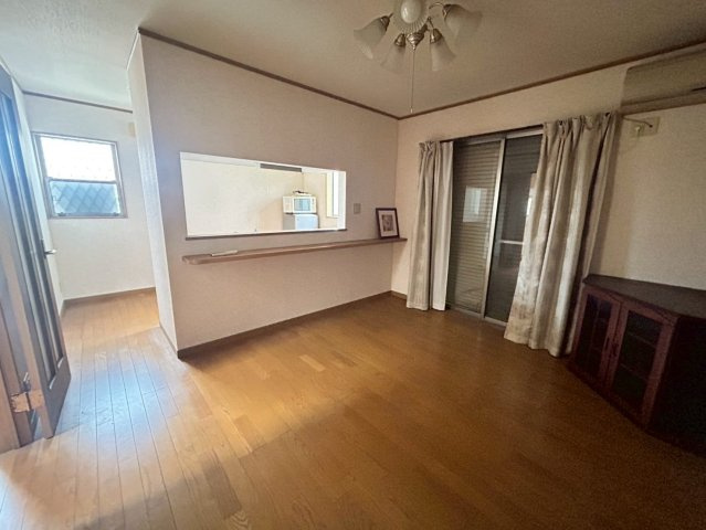 八街中古戸建ての居間・リビング