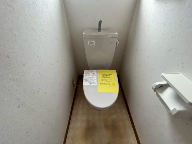 八街中古戸建てのトイレ