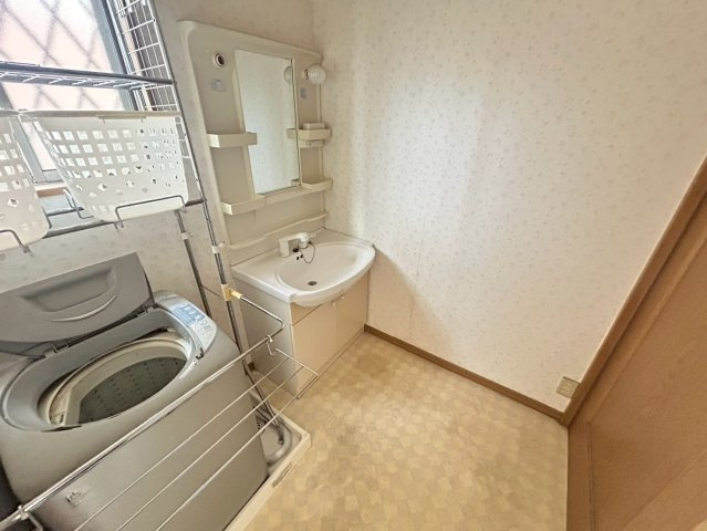 八街中古戸建ての独立洗面台