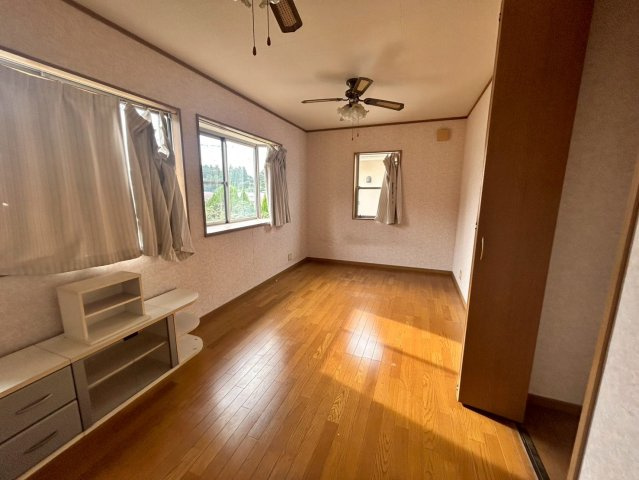 八街中古戸建ての居間・リビング