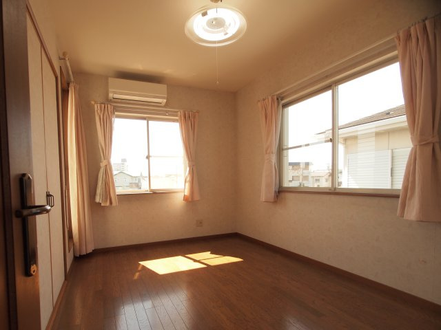 飯塚町中古住宅の寝室