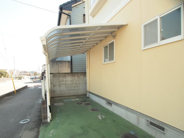 飯塚町中古住宅の駐車場