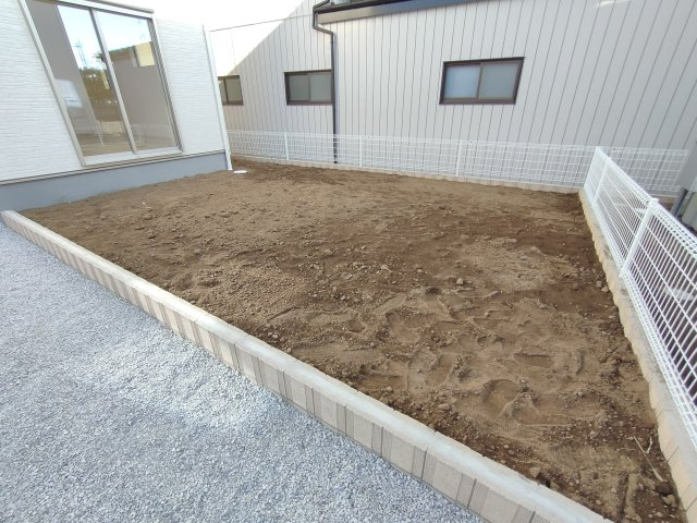 【Livele Garden】　猿島郡境町　第６　全3邸の庭|〇１号棟　庭〇
お庭でBBQや家庭菜園、おうちキャンプなど楽しむことができます♪
2025年12月撮影