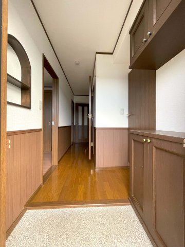 リステージ南弐番館の玄関