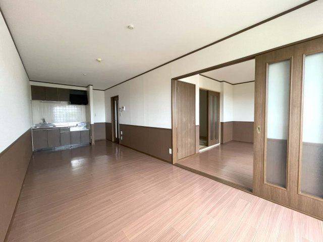 リステージ南弐番館の居間・リビング