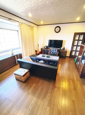 【居間・リビング】 | 宝塚市中筋山手3丁目　中古戸建